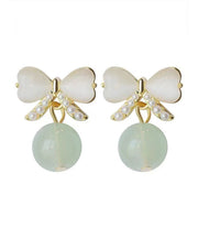 Chic White Allloy Inlaid Pearl Cat's Eye Bow Drop Earrings