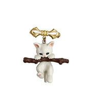 Cute White Resin Kitten Brooch Brooches