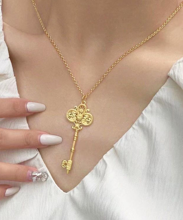 Elegant Gold Ancient Gold Key Pendant Necklace