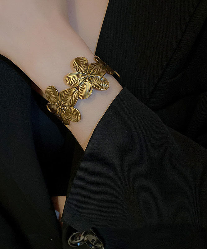 Retro Gold Copper Alloy Floral Cuff