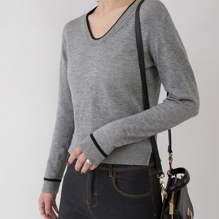 Neuer grauer kuscheliger Pullover Locker sitzende Pullover mit V-Ausschnitt Elegante, seitlich offene Pullover