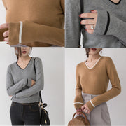 Neuer grauer kuscheliger Pullover Locker sitzende Pullover mit V-Ausschnitt Elegante, seitlich offene Pullover