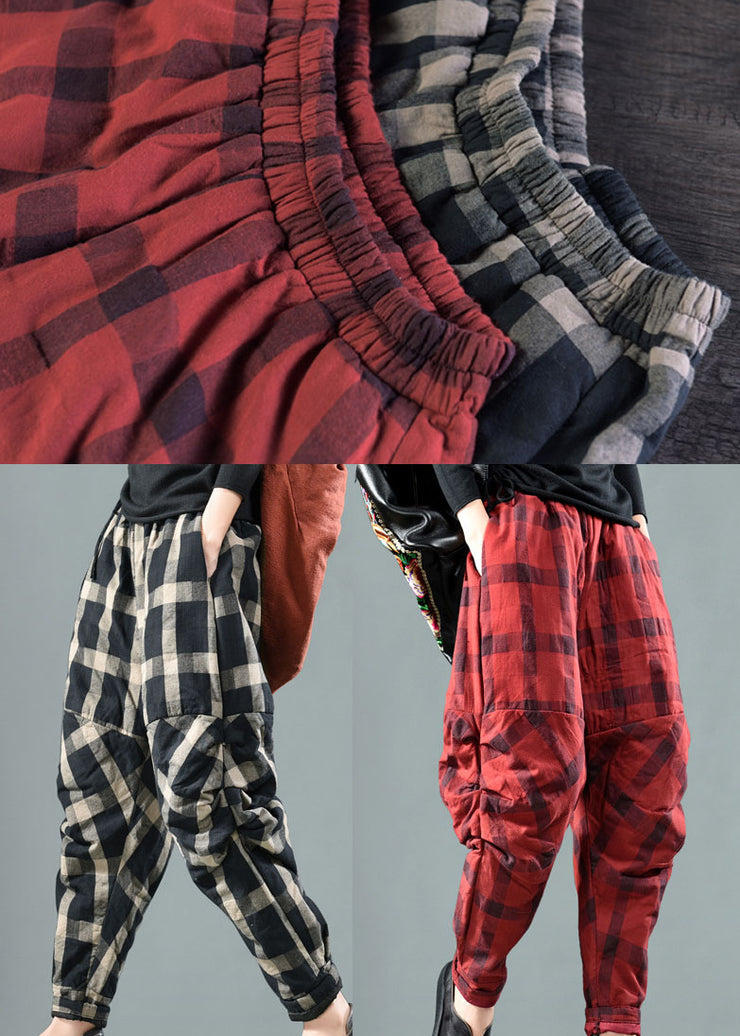 Rote karierte Patchwork-Hose mit feiner Baumwolle. Winter